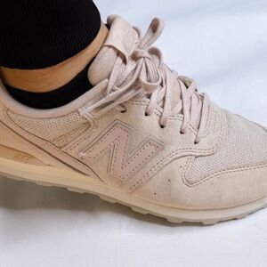 New Balance Suede Sneakers | Women’s sz 9 | like new!